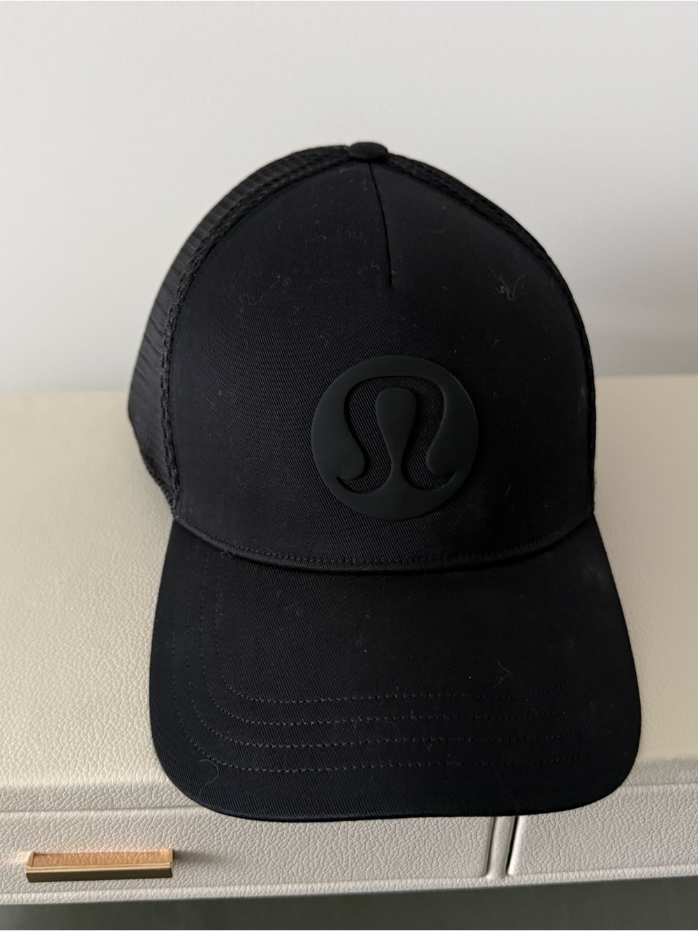 lululemon athletica Black trucker hat